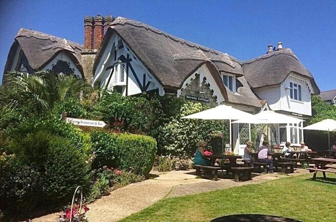 5 bed property, in Eastcliff Road, £875,000