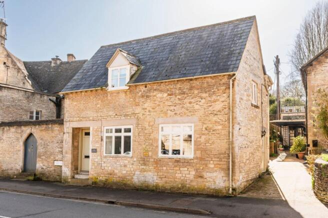 2 bed property, in West End, £325,000
