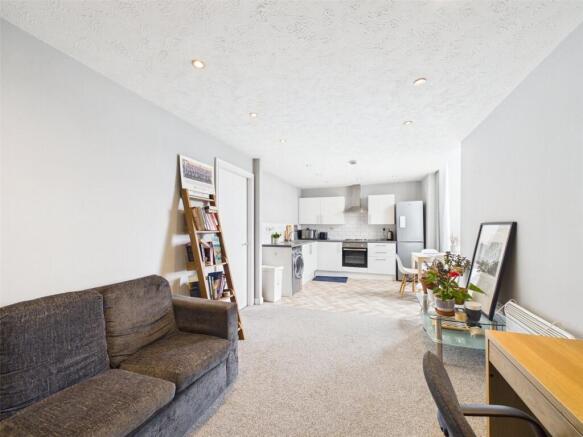 2 bed property, in Lower Vickers Street, £95,000