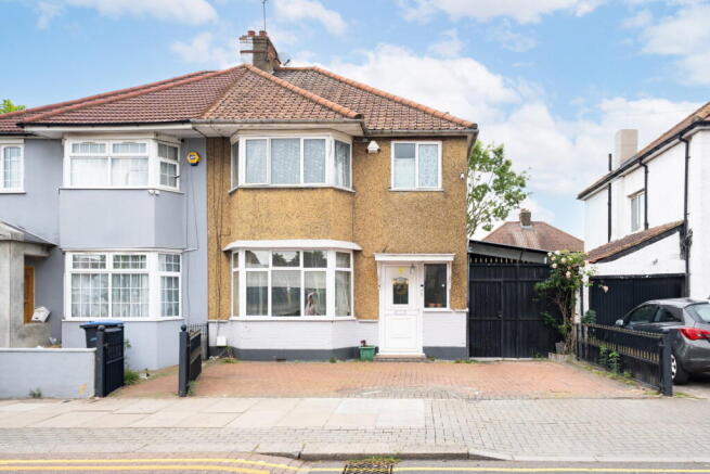 3 bed property, in Sherrick Green Road, £799,950