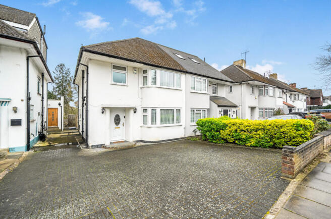 3 bed property, in St. Margarets Road, £675,000