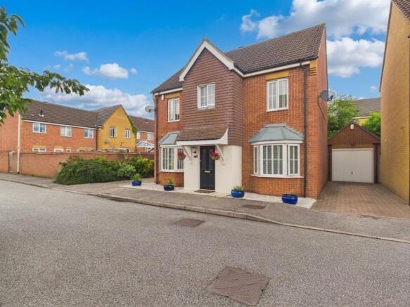 4 bed property, in Hopewell Close, £600,000