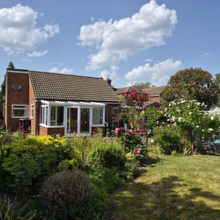 3 bed property, in Village Road, £455,000