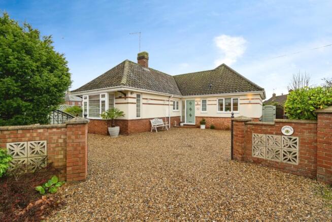 3 bed property, in Camping Field Lane, £425,000