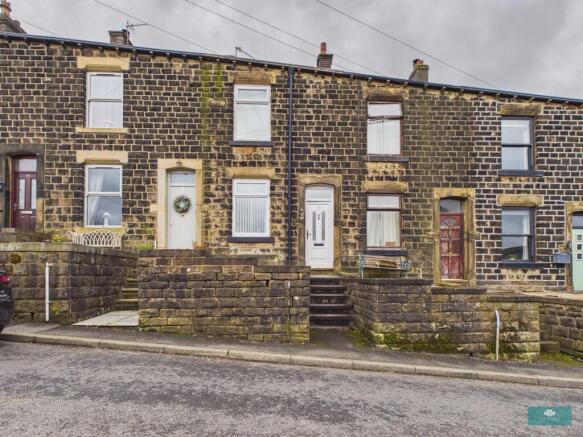 2 bed property, in Delph Lane, £265,000