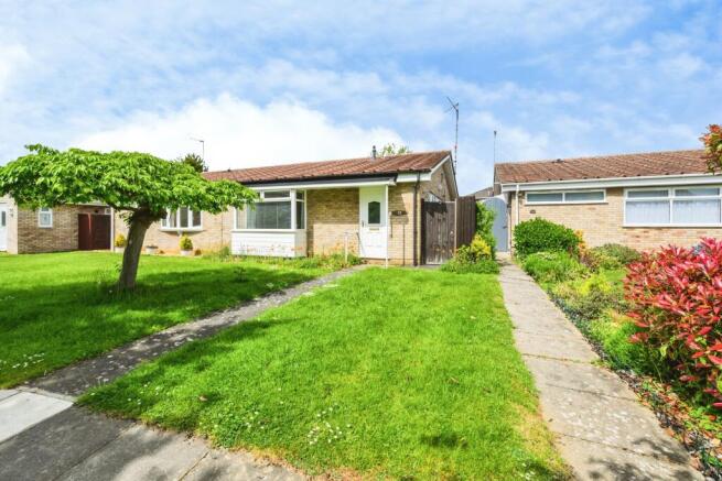 2 bed property, in Walcot Walk, £190,000