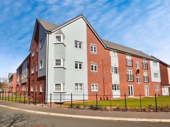 1 bed property, in Aldridge Square, £115,000