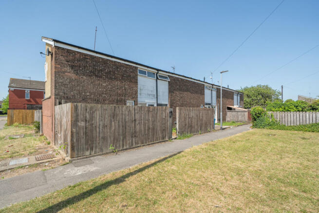 3 bed property, in Davidstow Close, £85,000