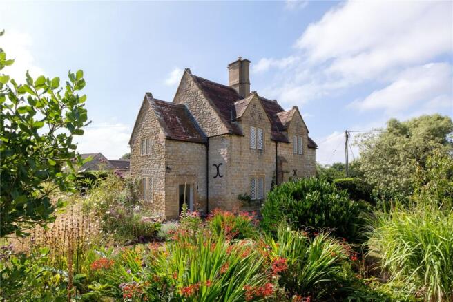 3 bed property, in Trent, £695,000