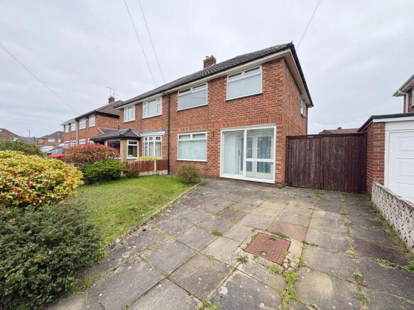 3 bed property, in Merrilox Avenue, £240,000