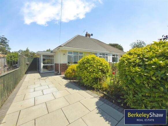 2 bed property, in Greenway, £270,000