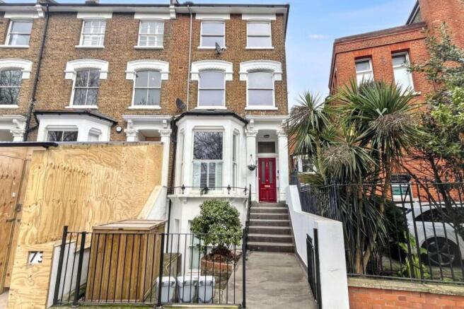 2 bed property, in Brook Green, £295,000