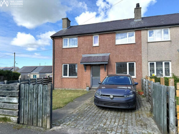 3 bed property, in Maes Merddyn, £167,500