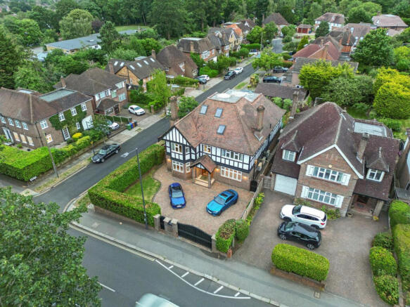 5 bed property, in Stanmore Hill, £2,000,000