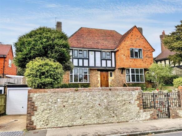 5 bed property, in Torfield Road, £750,000