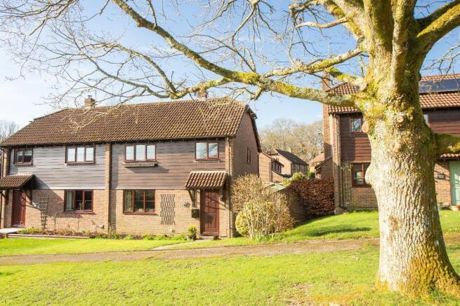 2 bed property, in Geers Wood, £340,000