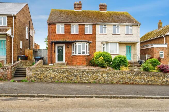 3 bed property, in Invicta Road, £350,000