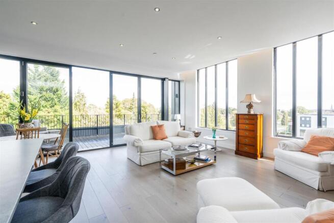 3 bed property, in 548 Streetsbrook Road, £475,000