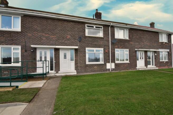 2 bed property, in Hamsterley Gardens, £80,000