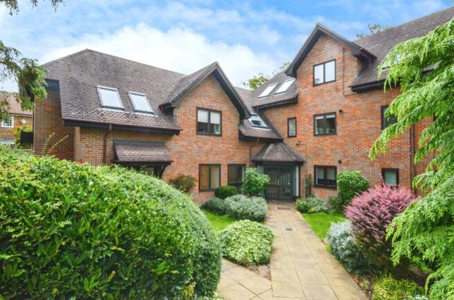 2 bed property, in Lichfield Place, £350,000