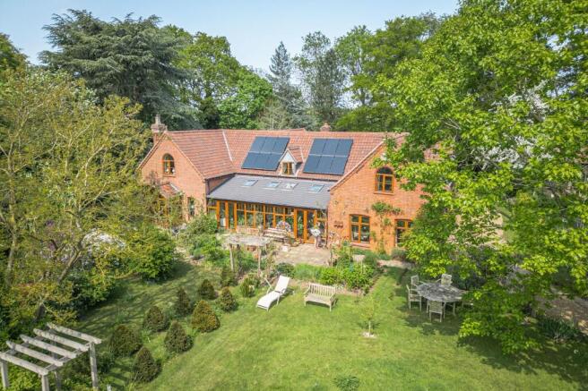 6 bed property, in Skeyton, £1,150,000