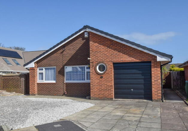 2 bed property, in Bellward Close, £364,995
