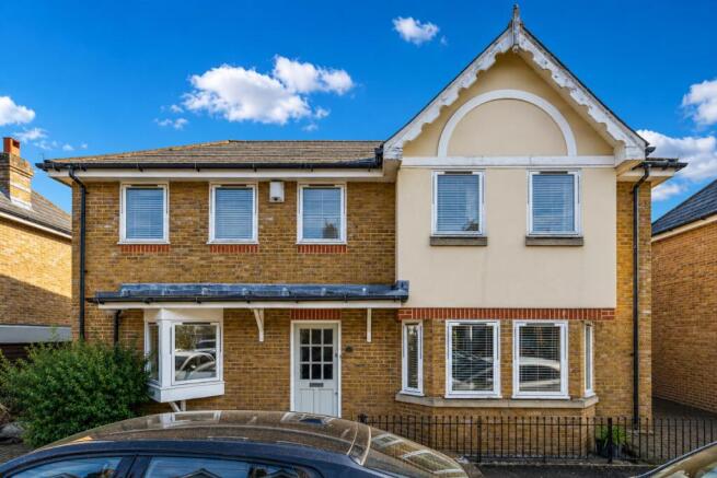 3 bed property, in Avenue Gardens, £1,050,000