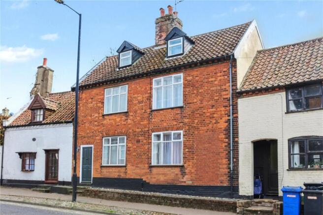 4 bed property, in Ingate, £270,000
