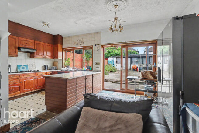 3 bed property, in Bedford Road, £575,000