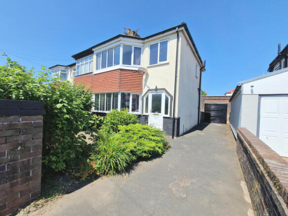 3 bed property, in Meadowcroft Avenue, £149,995