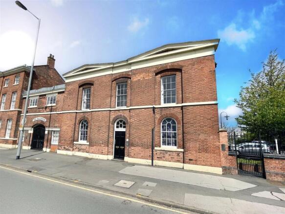 1 bed property, in Horninglow Street, £85,000