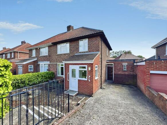 3 bed property, in Park View, £145,000