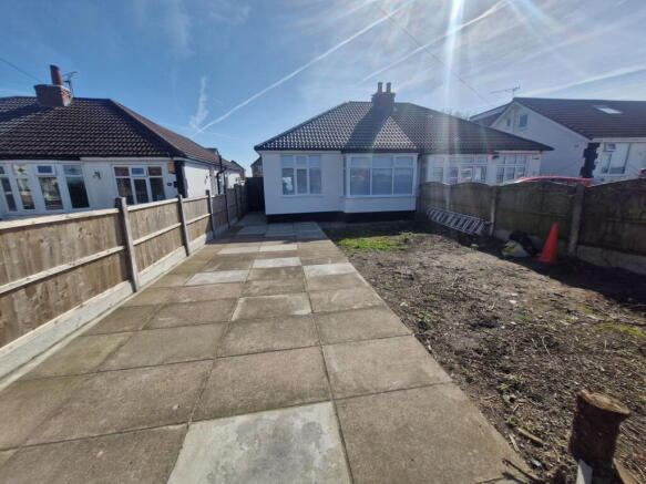 2 bed property, in Liverpool Road, £275,000