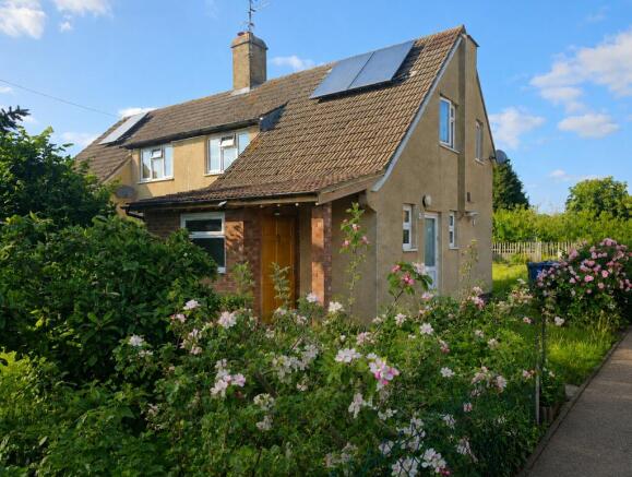 3 bed property, in Cogdells Close, £550,000