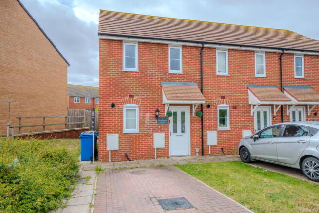 2 bed property, in Dubordien Close, £190,000