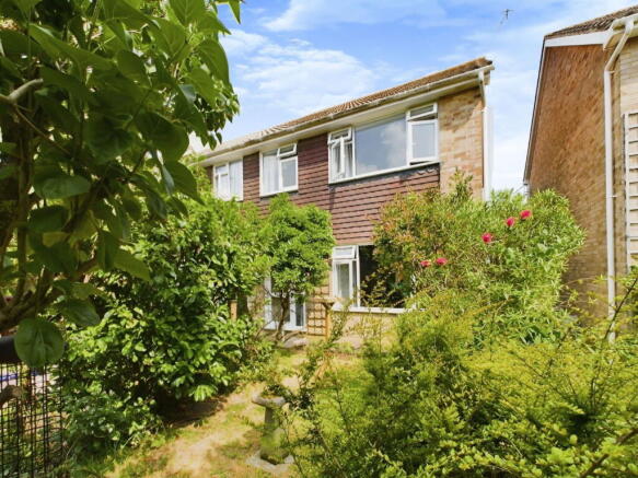 3 bed property, in The Paddocks, £325,000