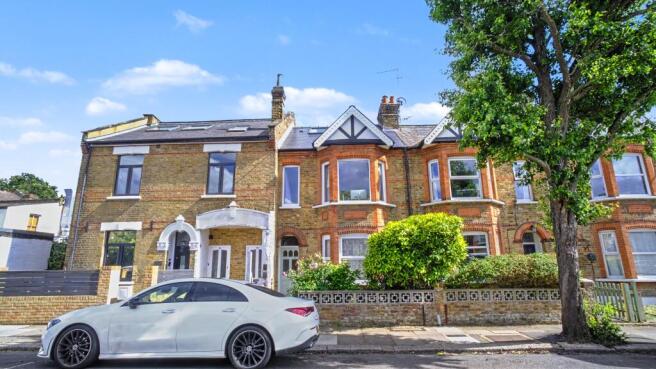 2 bed property, in 4 Darwin Road, £315,000