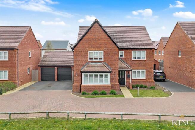 5 bed property, in Spearhead Road, £585,000