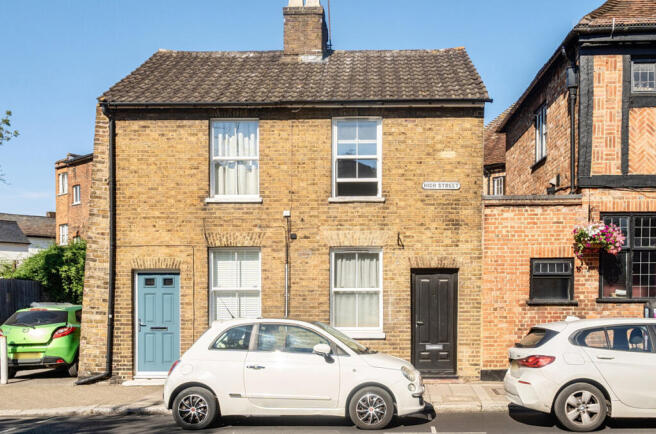 2 bed property, in High Street, £380,000