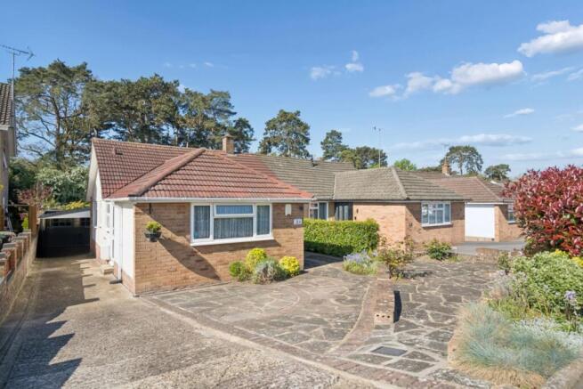 3 bed property, in Foxleys, £569,950