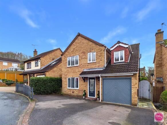 4 bed property, in Avon Way, £325,000