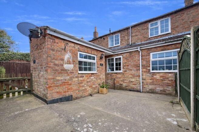 2 bed property, in Grimsby Road, £159,950
