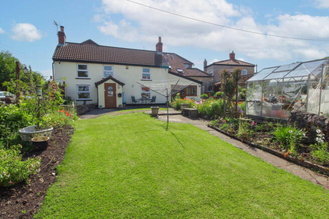 3 bed property, in Hollow Road, £525,000