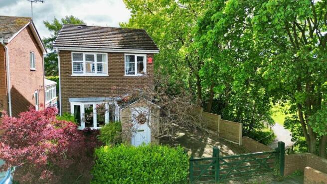 3 bed property, in Tintagel Close, £350,000