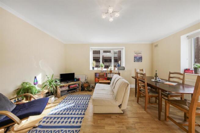 2 bed property, in Wilton Court, £400,000