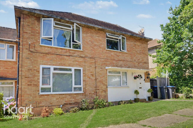 2 bed property, in Chase Road, £425,000