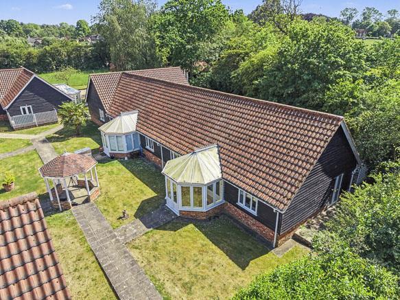 2 bed property, in Stocking Hill, £320,000