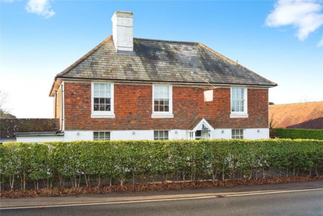 6 bed property, in Silverhill, £900,000