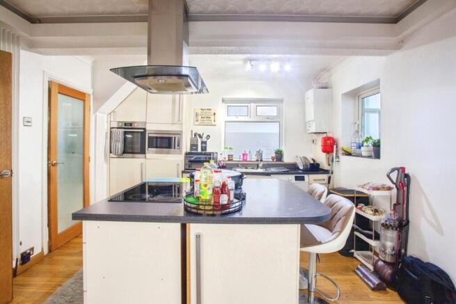 3 bed property, in Jenkin Drive, £195,000