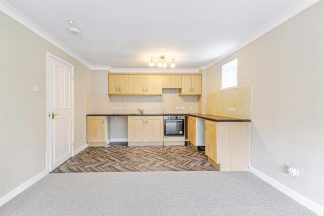 1 bed property, in Baronson Gardens, £120,000